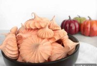 Crisp Pumpkin Spice Meringue Cookies — Light Fall Dessert