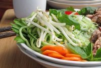 Low-Carb Thai Beef Noodle Salad Bowl: Zesty Lime & Chili Flavor
