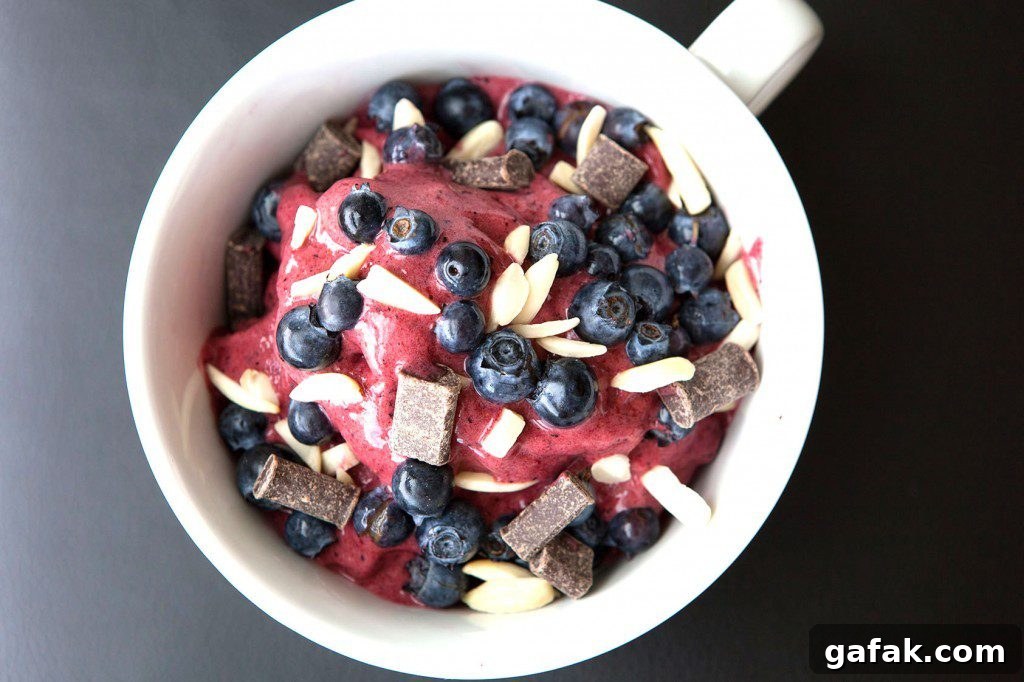 29 Paleo Breakfast Treats You Can Actually Eat for Breakfast 12 29 Paleo Treat Recipes- Berry Galore Healthy Bowl