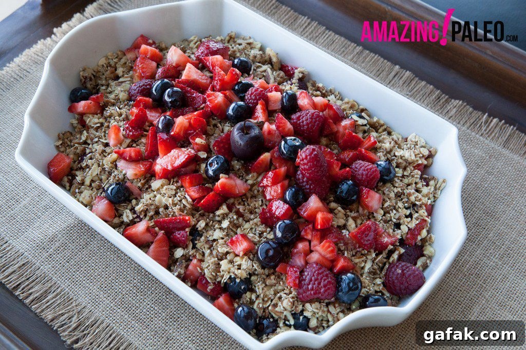 29 Paleo Breakfast Treats You Can Actually Eat for Breakfast 16 29 Paleo Treat Recipes- Paleo Nut and Berry Crunch