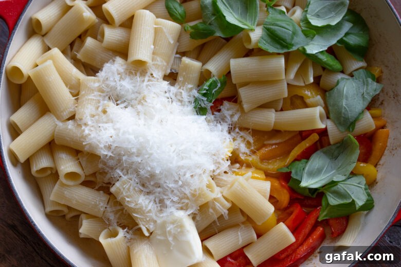 Roasted Red Pepper Sauce with Garlic, Basil & Pasta Recipe 6 Cooked pasta added to the peppers alongside basil and grated Parmesan cheese.