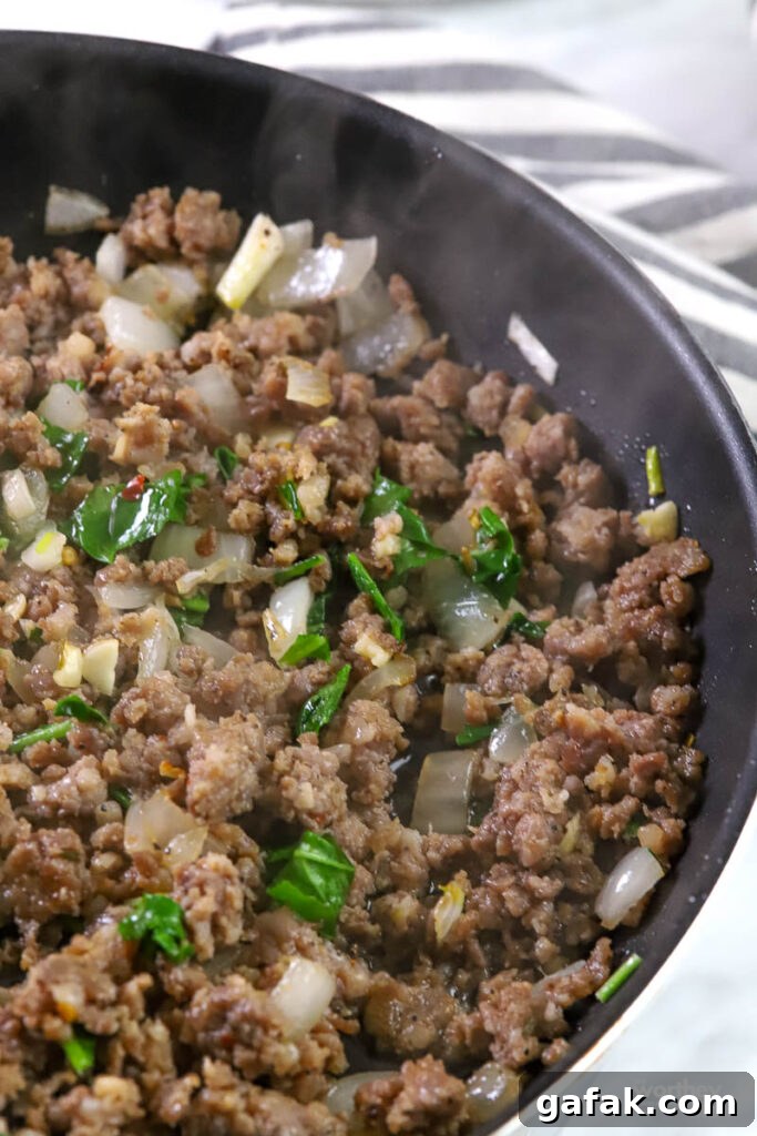 making sausage gravy