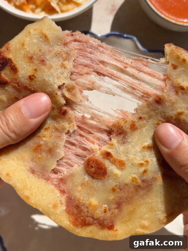Pupusas de Queso con Frijol