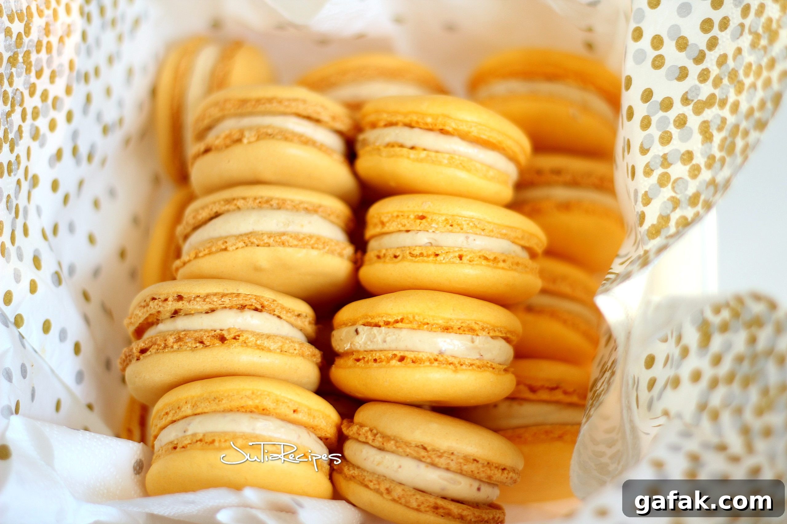 macarons with praline cream