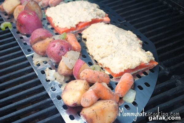 Grilling salmon