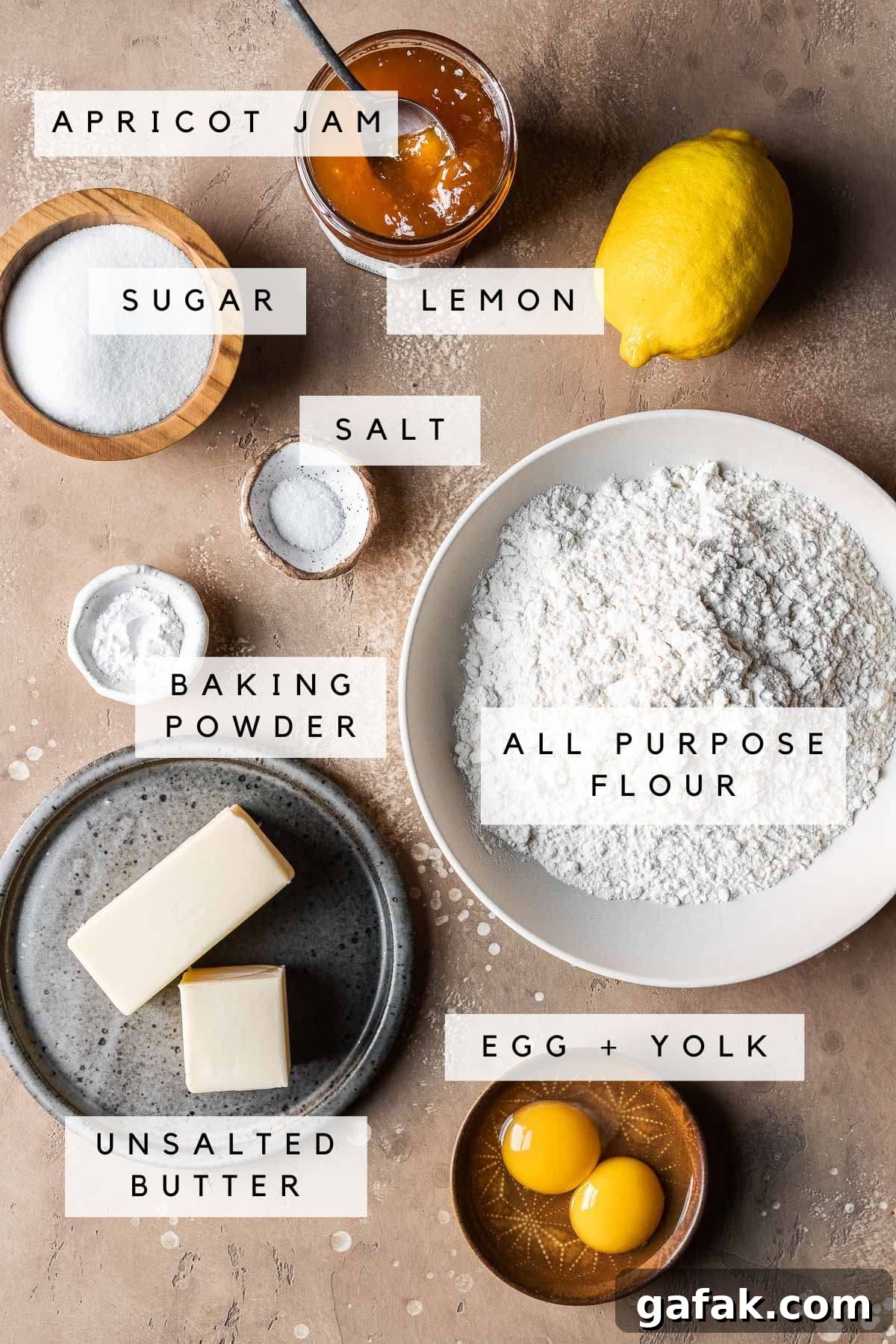 Ingredients for crostata di marmellata with labels.