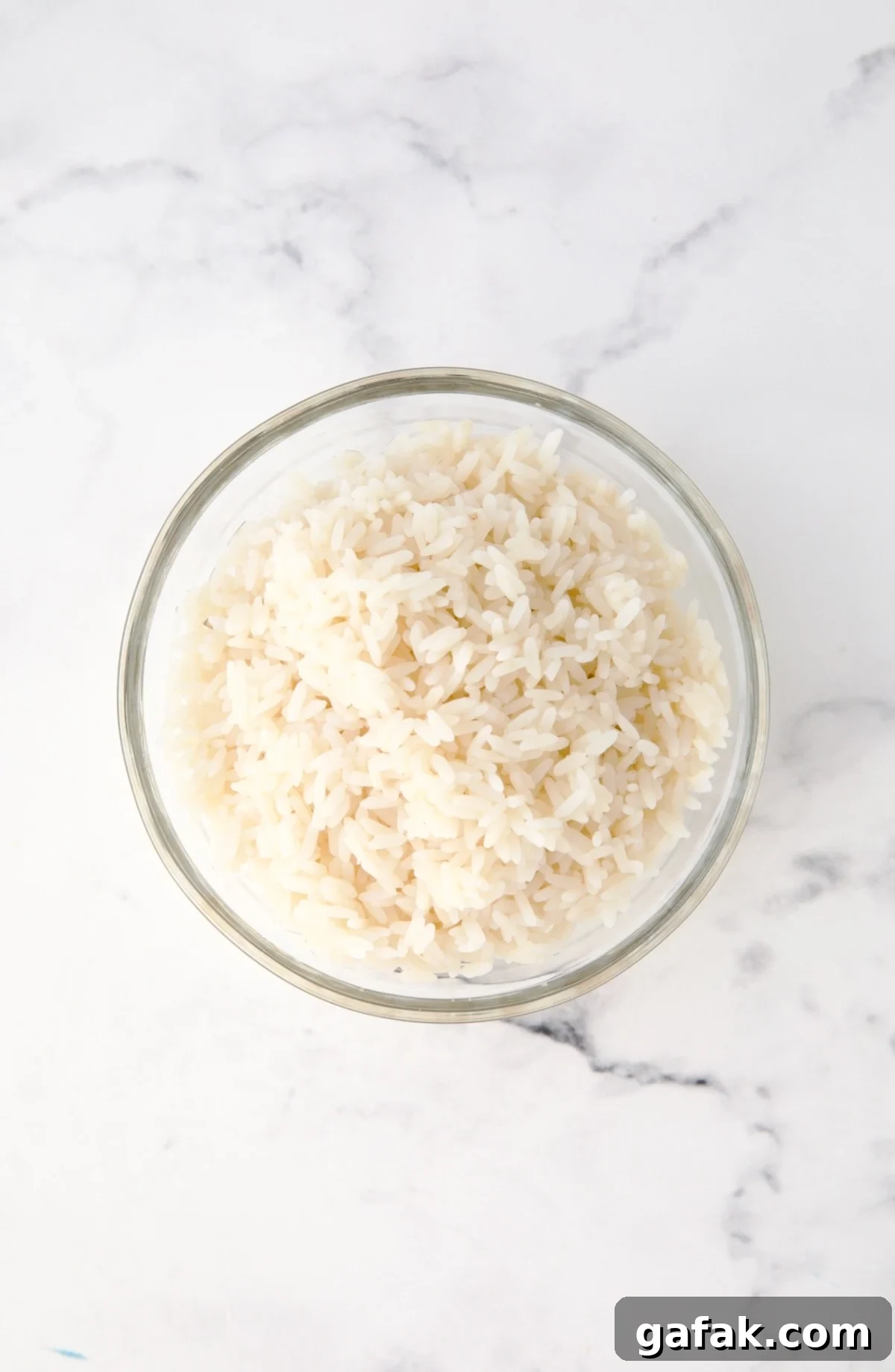 Cooked rice in glass bowl.