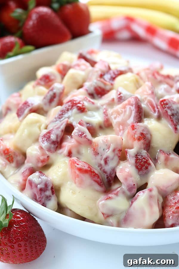 Creamy Strawberry Banana Salad - so super easy to make and makes for a super side dish or dessert for summer potlucks. #strawberries #fruit #salad #sidedish