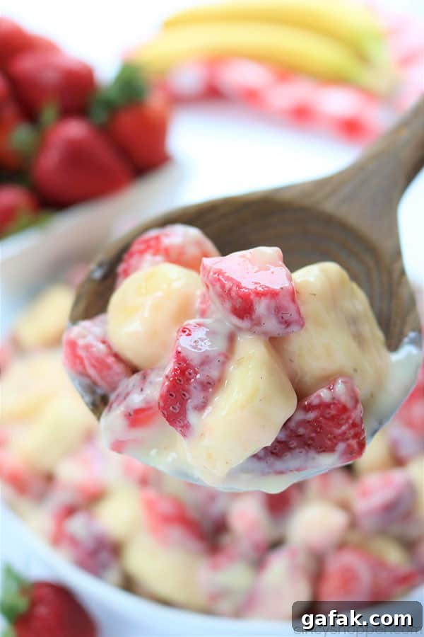Creamy Strawberry Banana Salad - so super easy to make and makes for a super side dish or dessert for summer potlucks. #strawberries #fruit #salad #sidedish