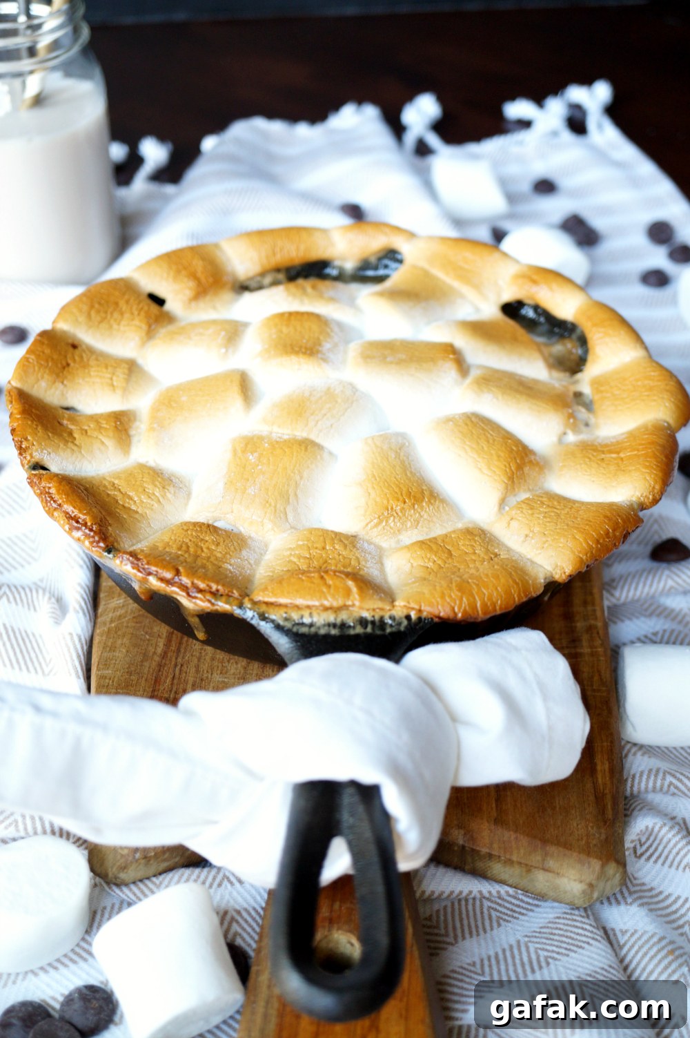 s'mores chocolate chip skillet cookie | The Baking Fairy