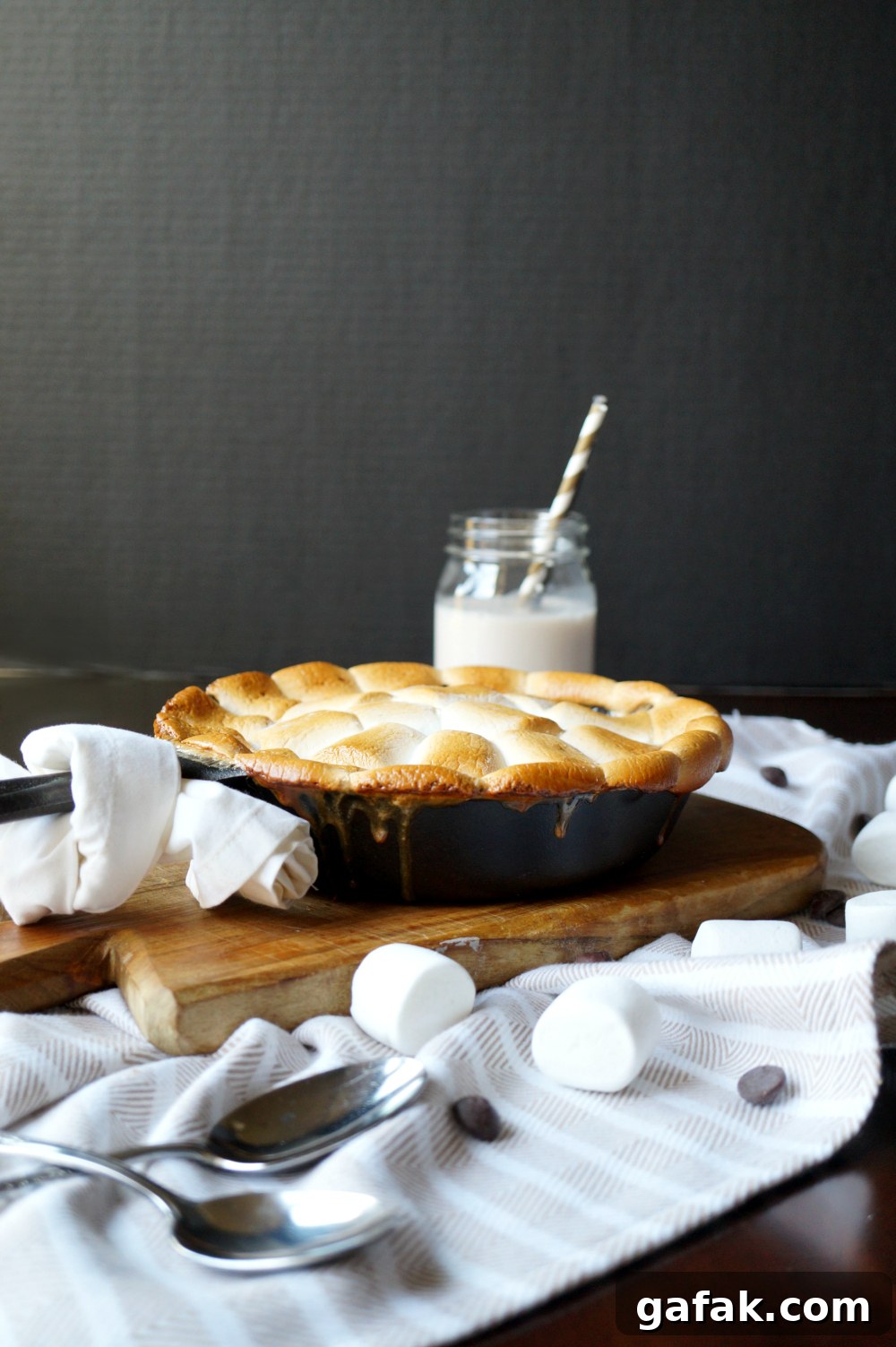 s'mores chocolate chip skillet cookie | The Baking Fairy