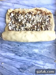 Walnut Halva Babka Recipe: Sweet Swirls with Nutty Filling 3 img 86 2