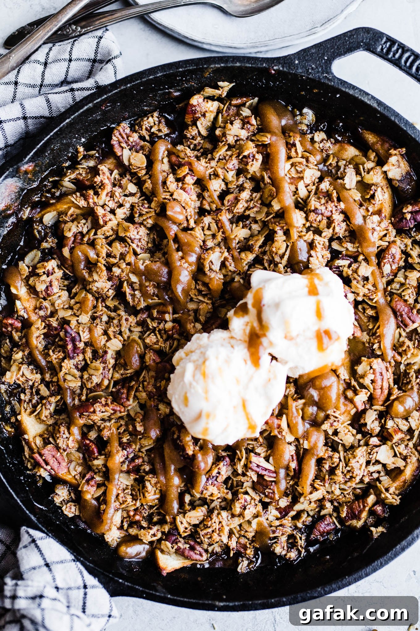 Caramel Apple Skillet Crisp